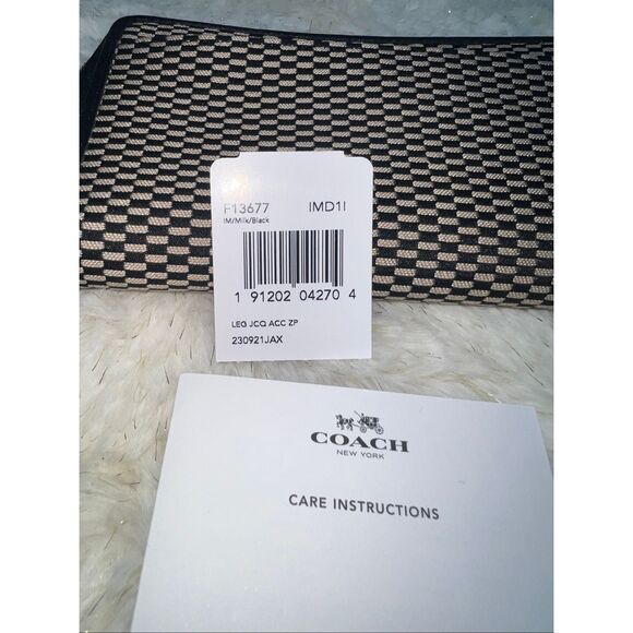 🔥🎁NWT! Coach Accordion Zip Arround Wallet Legacy Jacquard F13677 Msrp:$225.00 - Picture 5 of 5